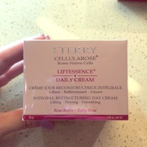 BY TERRY CELLULAROSE LIFTESSENCE DAILY CREAM